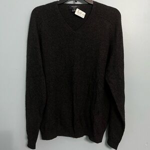 Brooks Brothers Men’s Medium Gray V-Neck Cashmere Sweater